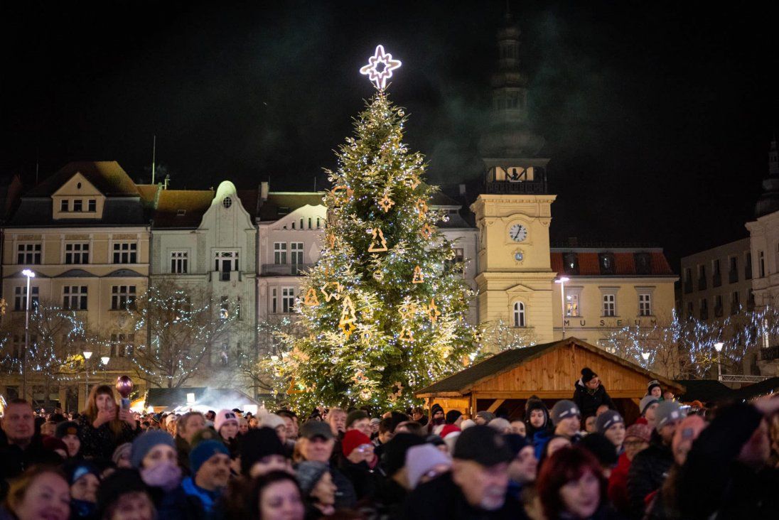 Vánoční strom se v Ostravě rozsvítí 29. listopadu, chybět nebude vyhlídkové kolo ani kluziště