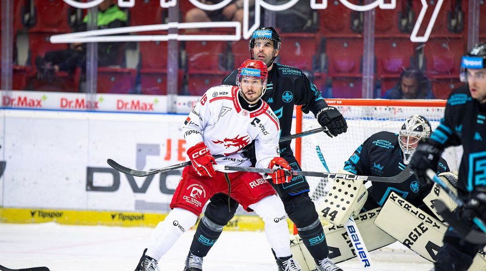 Hokej: Oceláři Třinec vs. Karlovy Vary photo