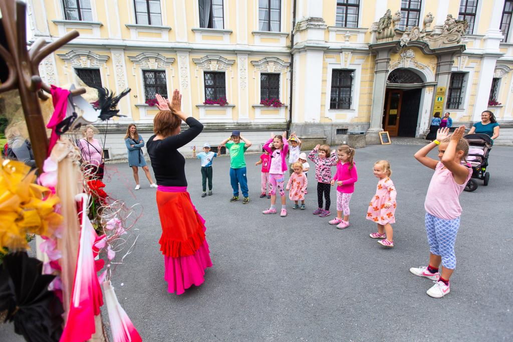 Zábavné prohlídky zámku pro děti photo
