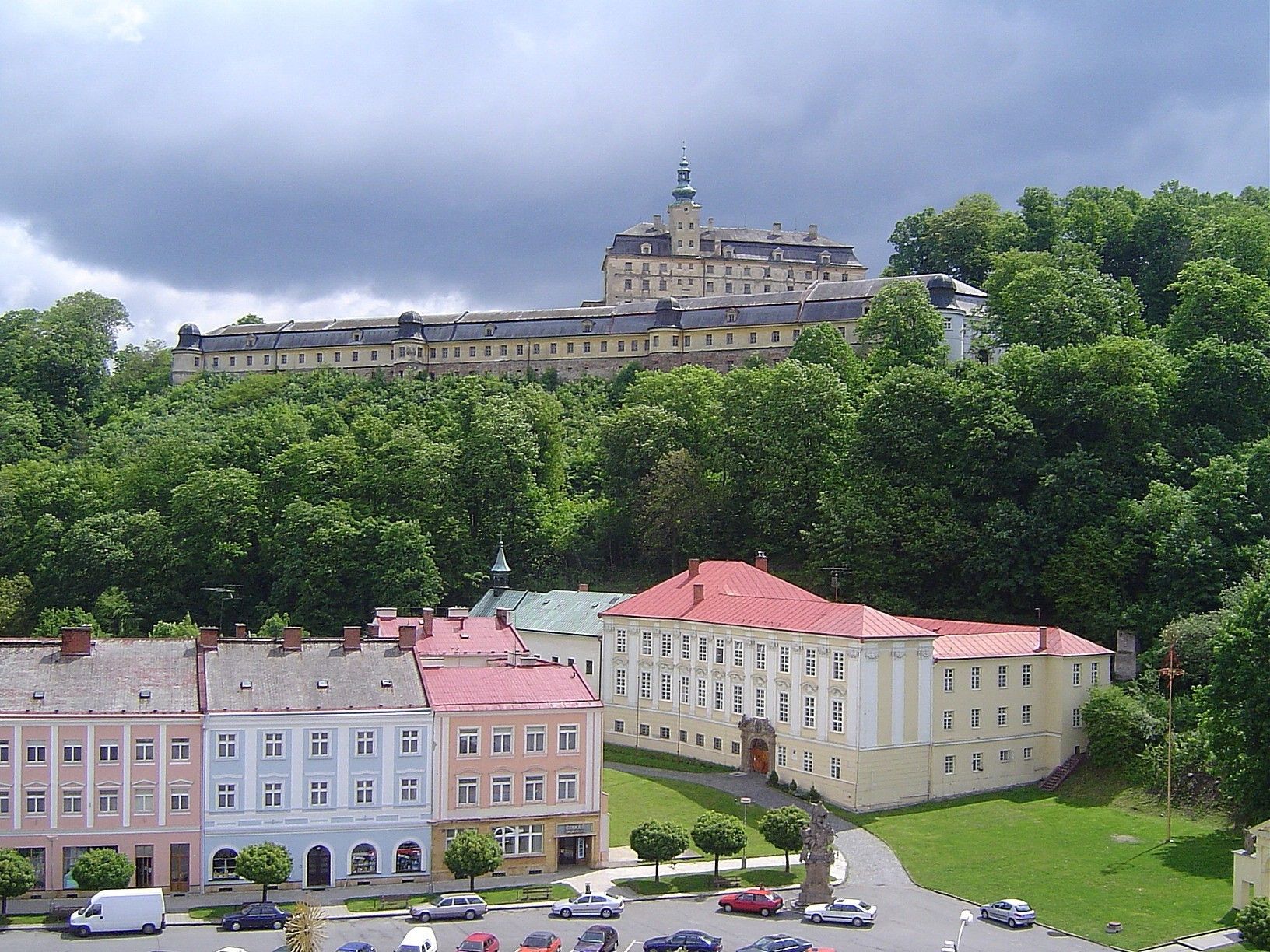 Město ve stínu kostelů  photo