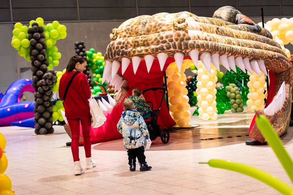 Dračí říše v Trojhalí. Unikátní výstavu pokryje skoro 100 tisíc balónků