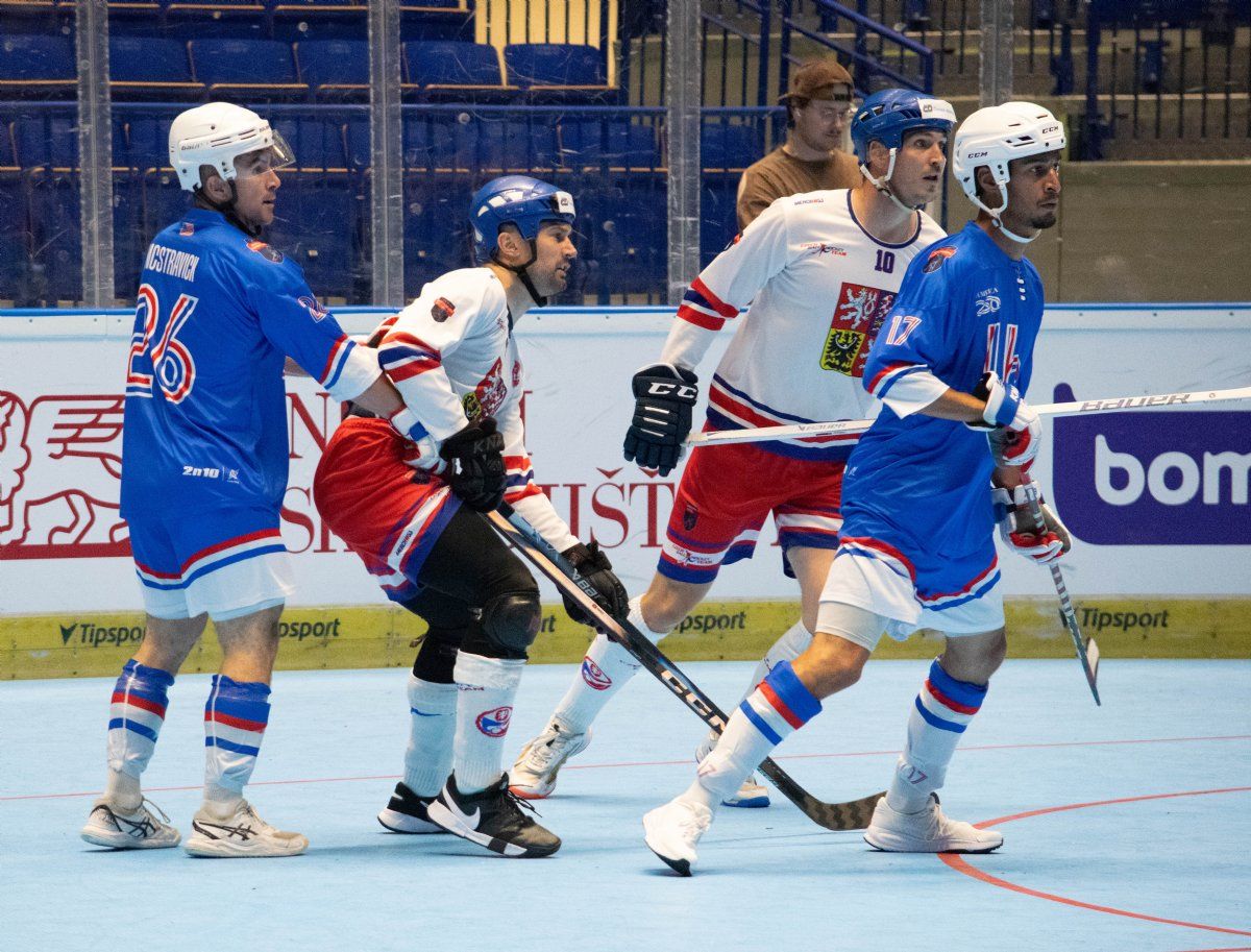 Stříbrný šampionát. Hokejbalové reprezentace prohrály na MS v Ostravě až ve finále