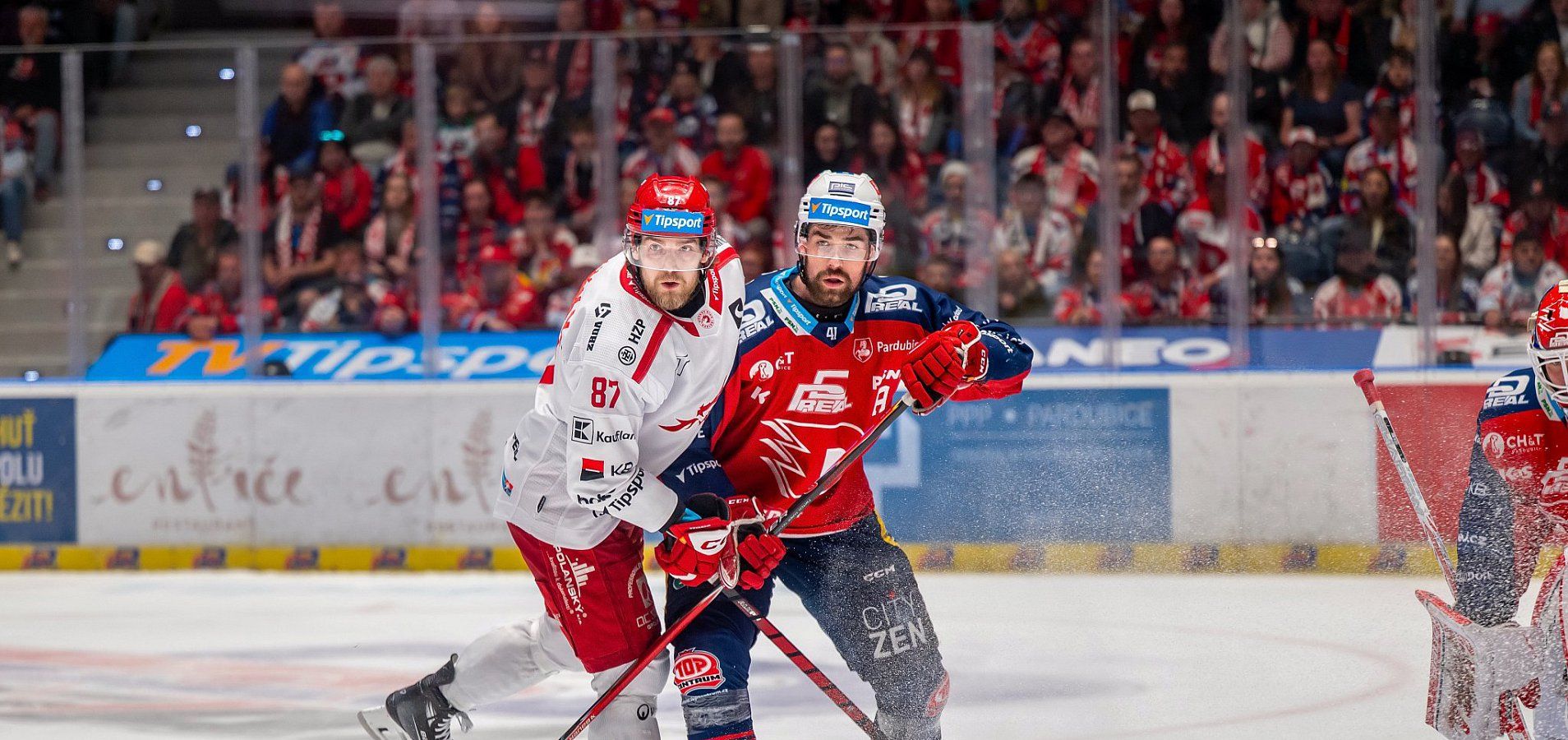 Hokej: Oceláři Třinec vs. Pardubice photo