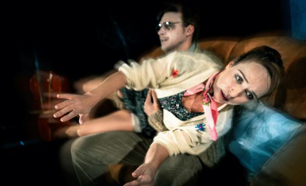 Slepice na zádech photo