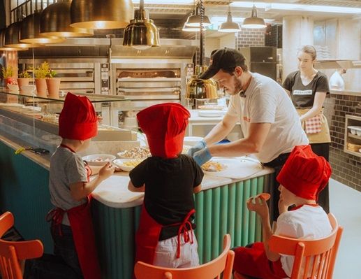 Bambini Party v L’Osterii. Děti si mohou vytvořit svou vlastní pizzu