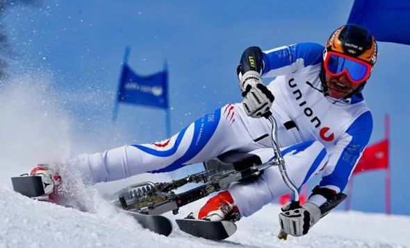 Testování lyží a jízda na skibobu photo