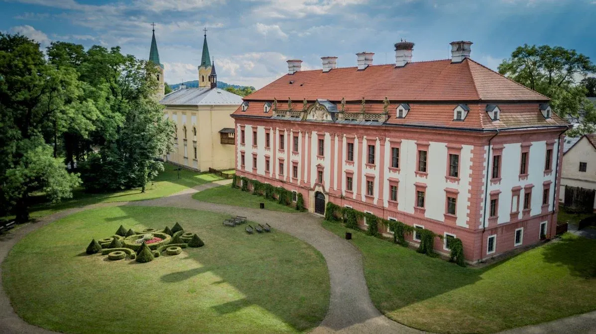 Z historie kunínského zámku photo