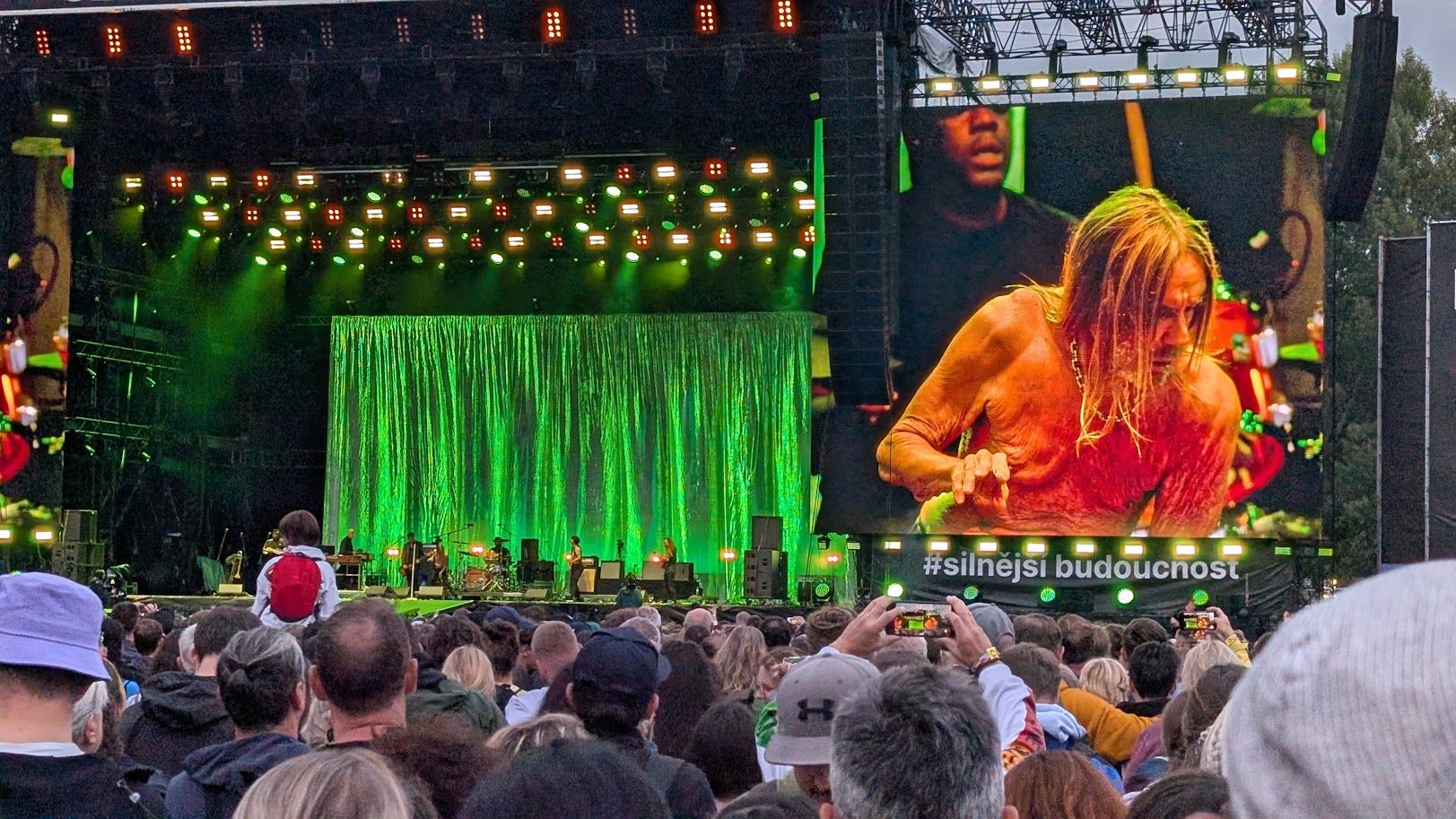 Colours jsou v polovině. Ve čtvrtek zářil Iggy Pop