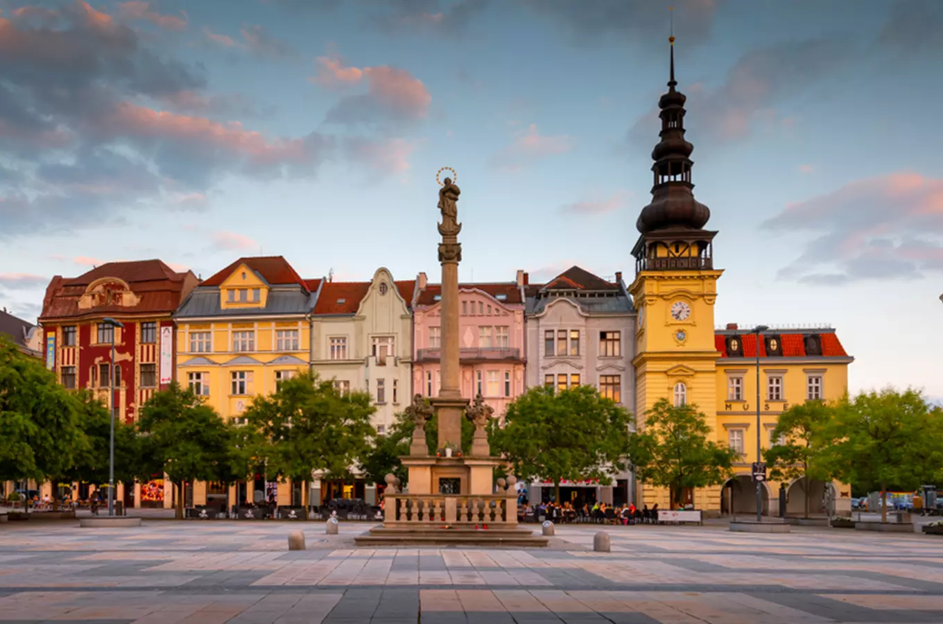 Sousedé kandidáti: předvolební debata o vizi pro centrum. photo